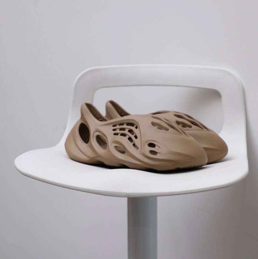 Adidas YEEZY Foam Runner Clay Taupe 淺棕 肯爺 洞洞鞋
