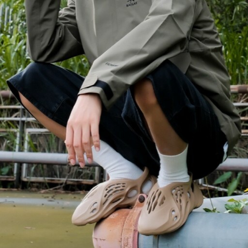 Adidas YEEZY Foam Runner Clay Taupe 淺棕 肯爺 洞洞鞋