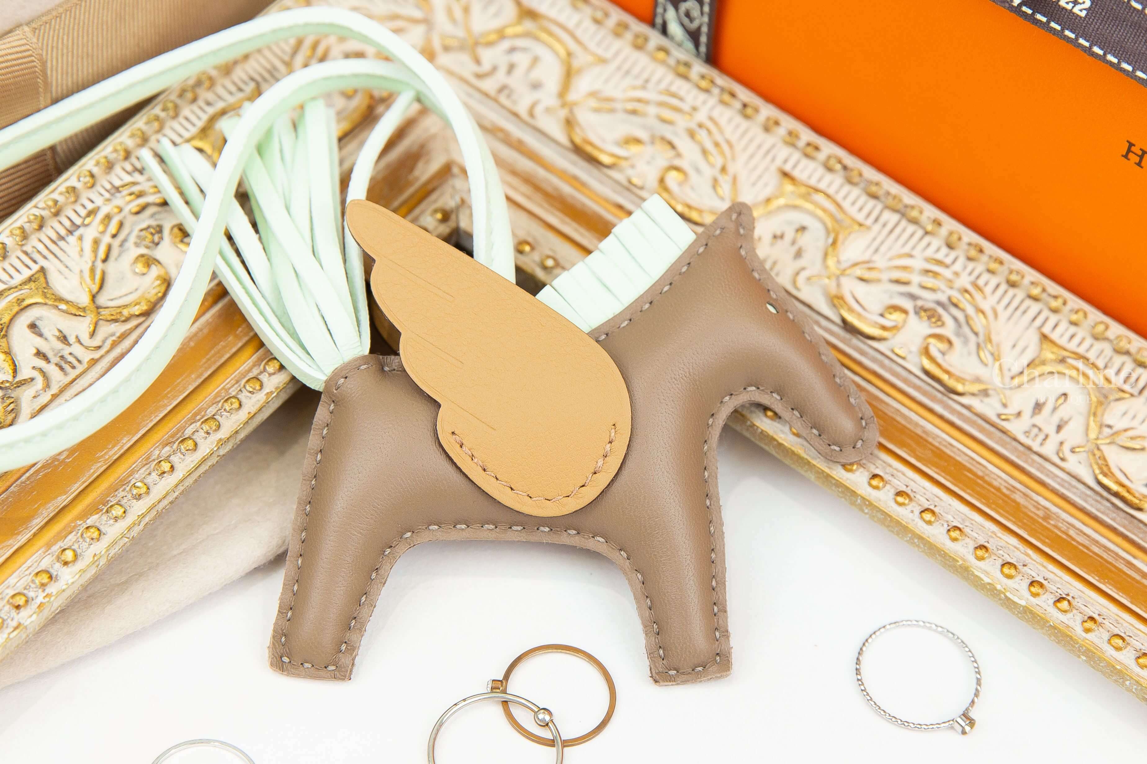 Hermès Rodeo PM Pegase 大象灰/氣泡綠/餅乾色小型飛馬吊飾-Charline Boutique 精品代購