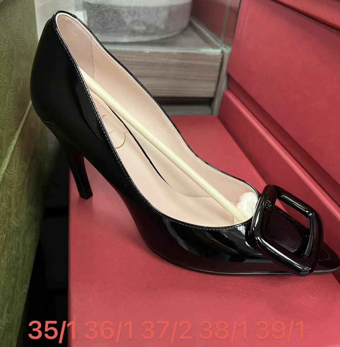 Roger VIVIER 黑色高跟鞋 -M