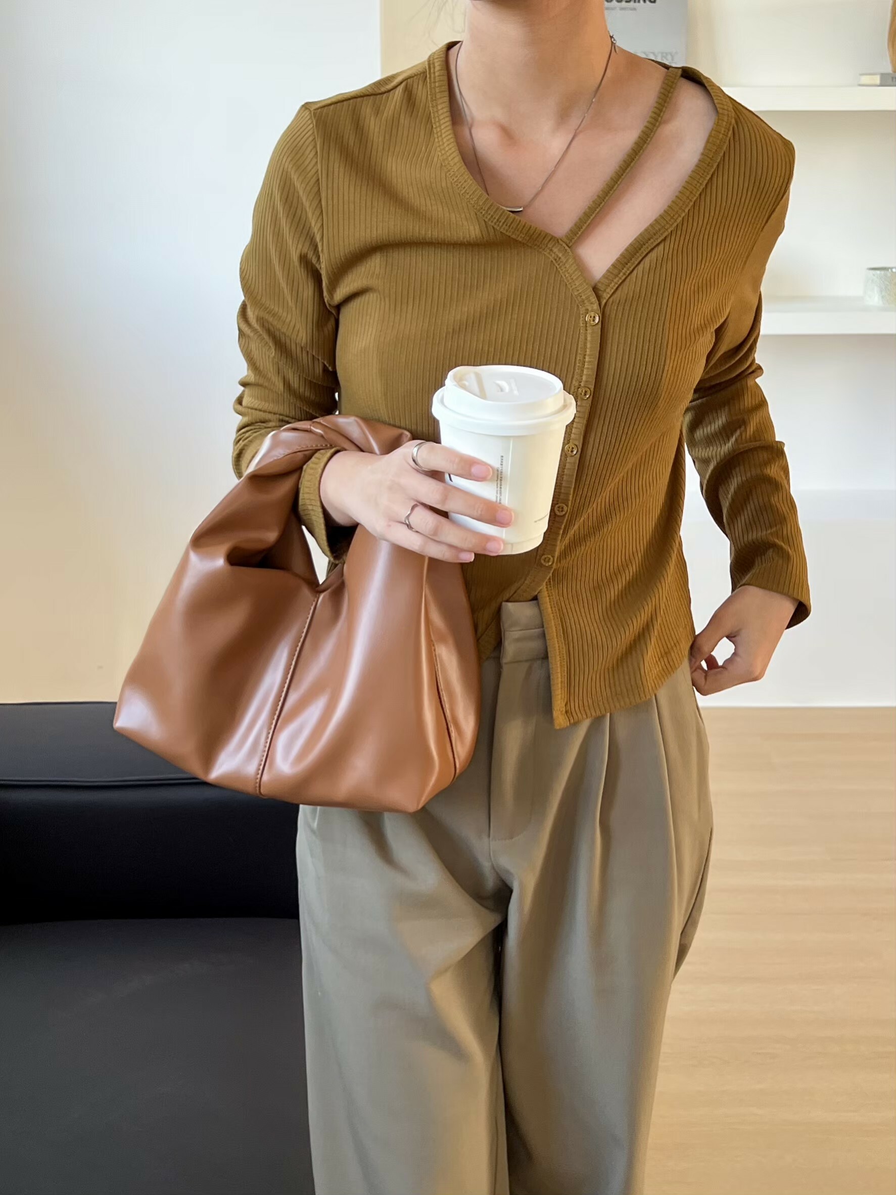 質感扭結雲朵餃子包/三色