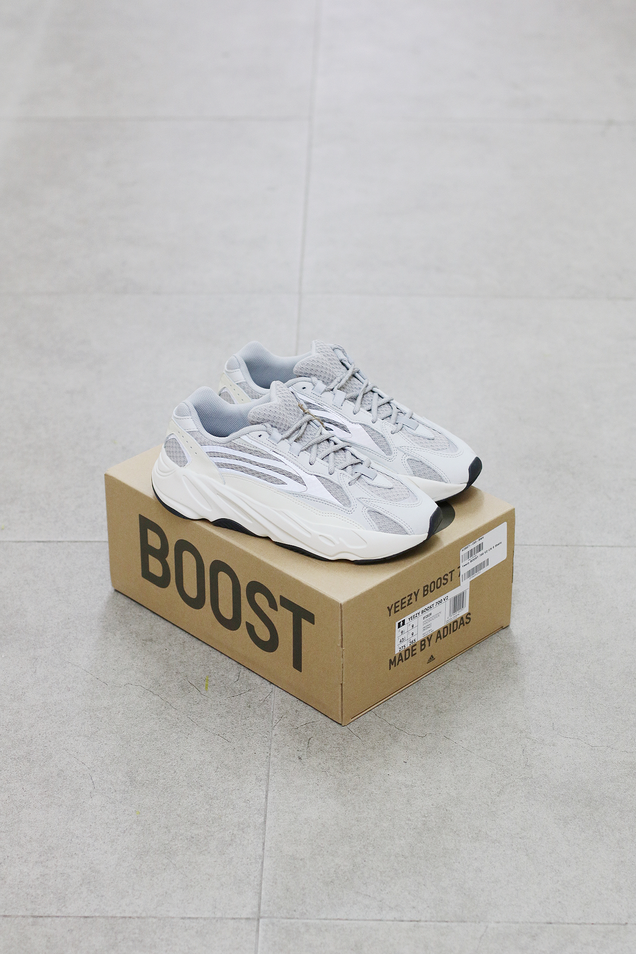 Adidas Yeezy Boost 700 V2 Static EF2829 反光