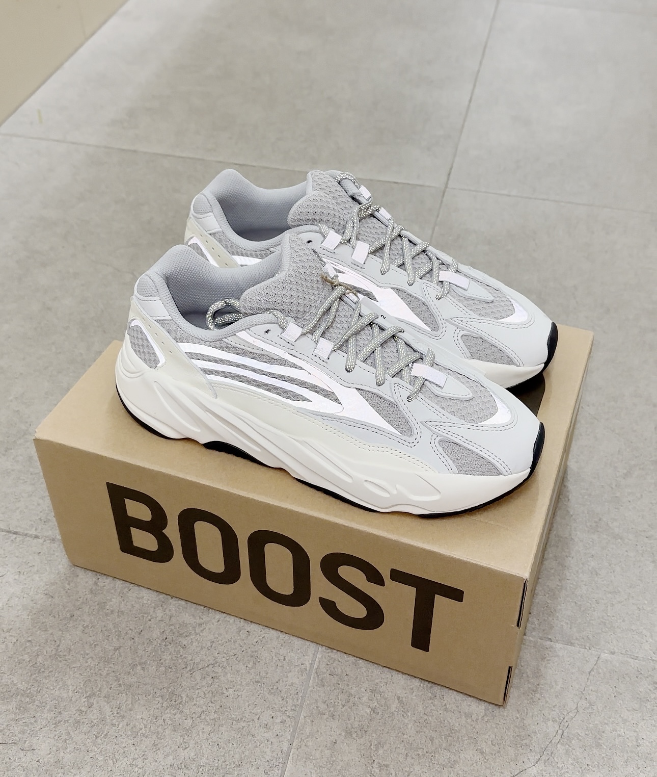 Adidas Yeezy Boost 700 V2 Static EF2829 反光