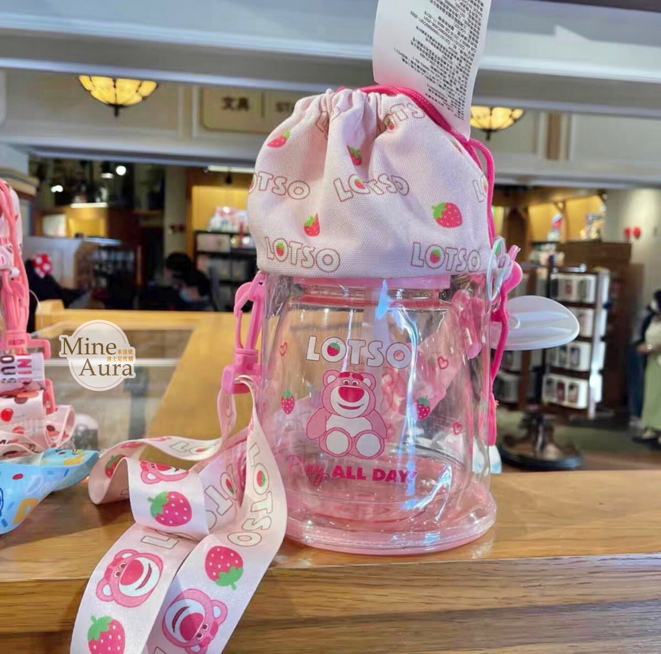 (限時特價) 熊抱哥 Lotso 大容量 胖胖壺 水壺 + 透明束口斜背袋 2入組 玩具總動員 Toy Story -上海迪士尼樂園