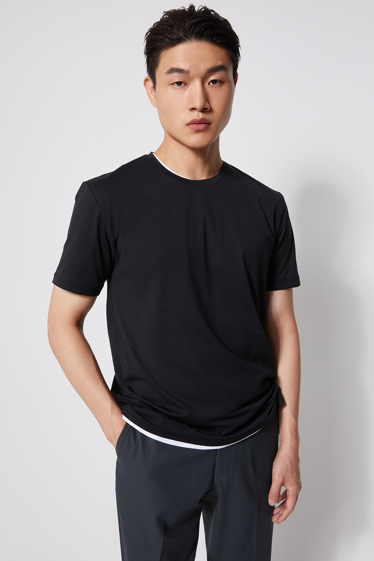 MONO 刺繡短袖T-SHIRT 男（墨黑）