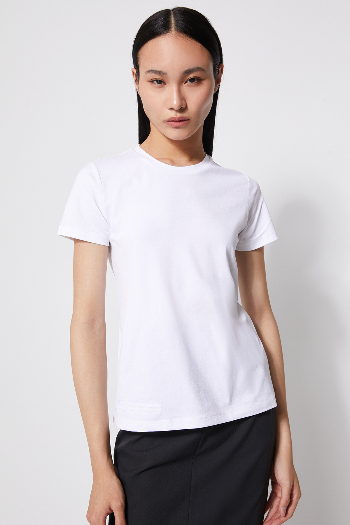 MONO 刺繡短袖T-SHIRT 女（亮白）