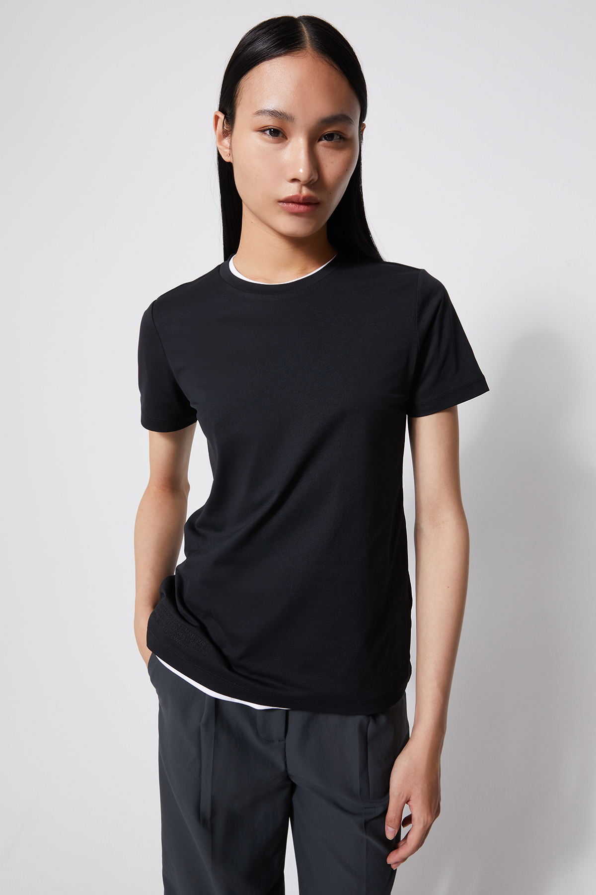 MONO 刺繡短袖T-SHIRT 女（墨黑）