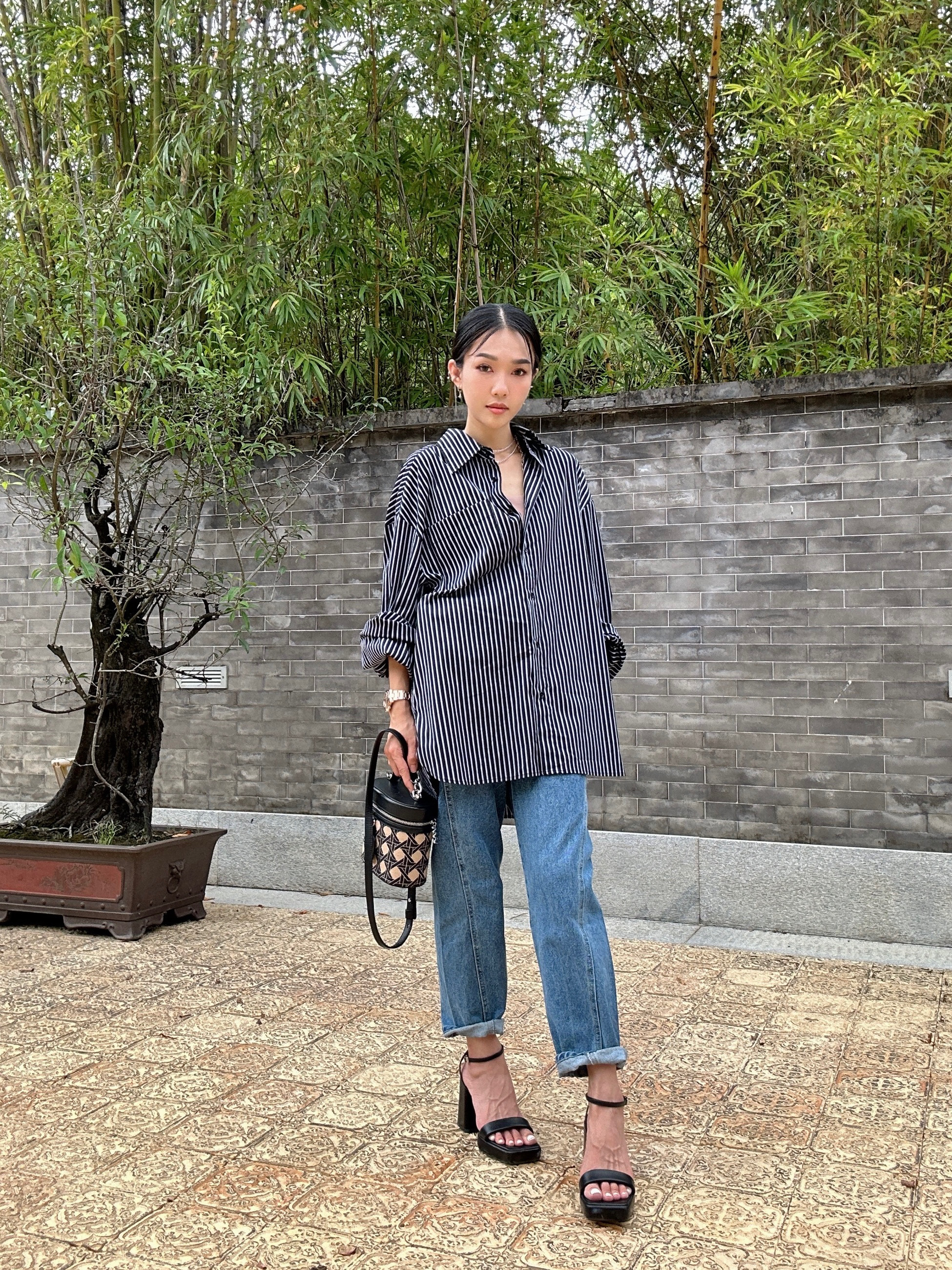 大蝴蝶小露背條子恤衫 (現貨款式)