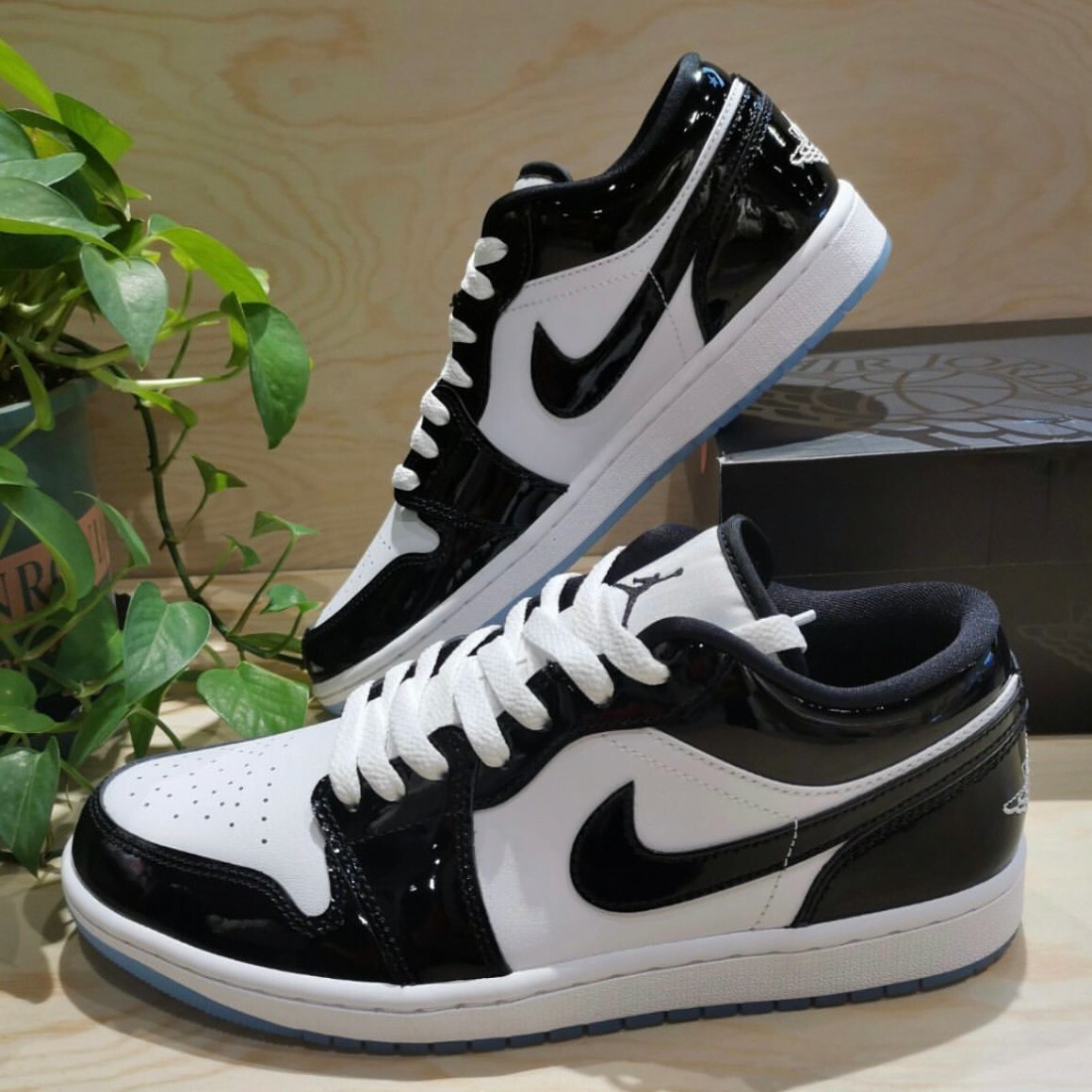 Nike Air Jordan 1 Low "Concord" 黑白 漆皮 康扣配色 冰晶底