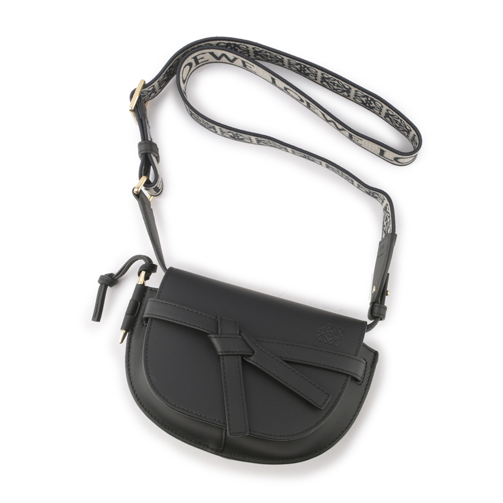 【LOEWE】Gate Mini 新款柔軟小牛皮緹花背帶馬鞍斜背/腰包(黑色) A650N46X13 1100