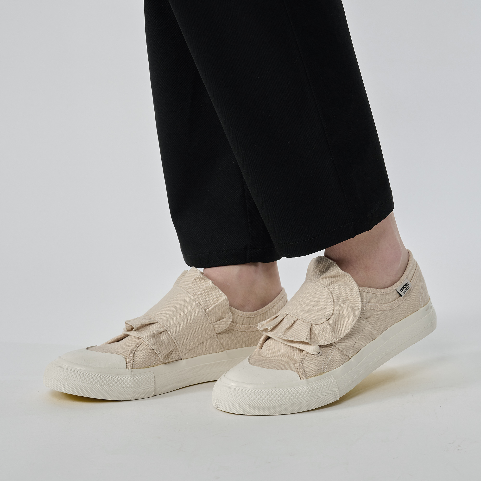 【惜福商品$799】moz瑞典 駝鹿 法式奶霜花瓣鞋(杏色)