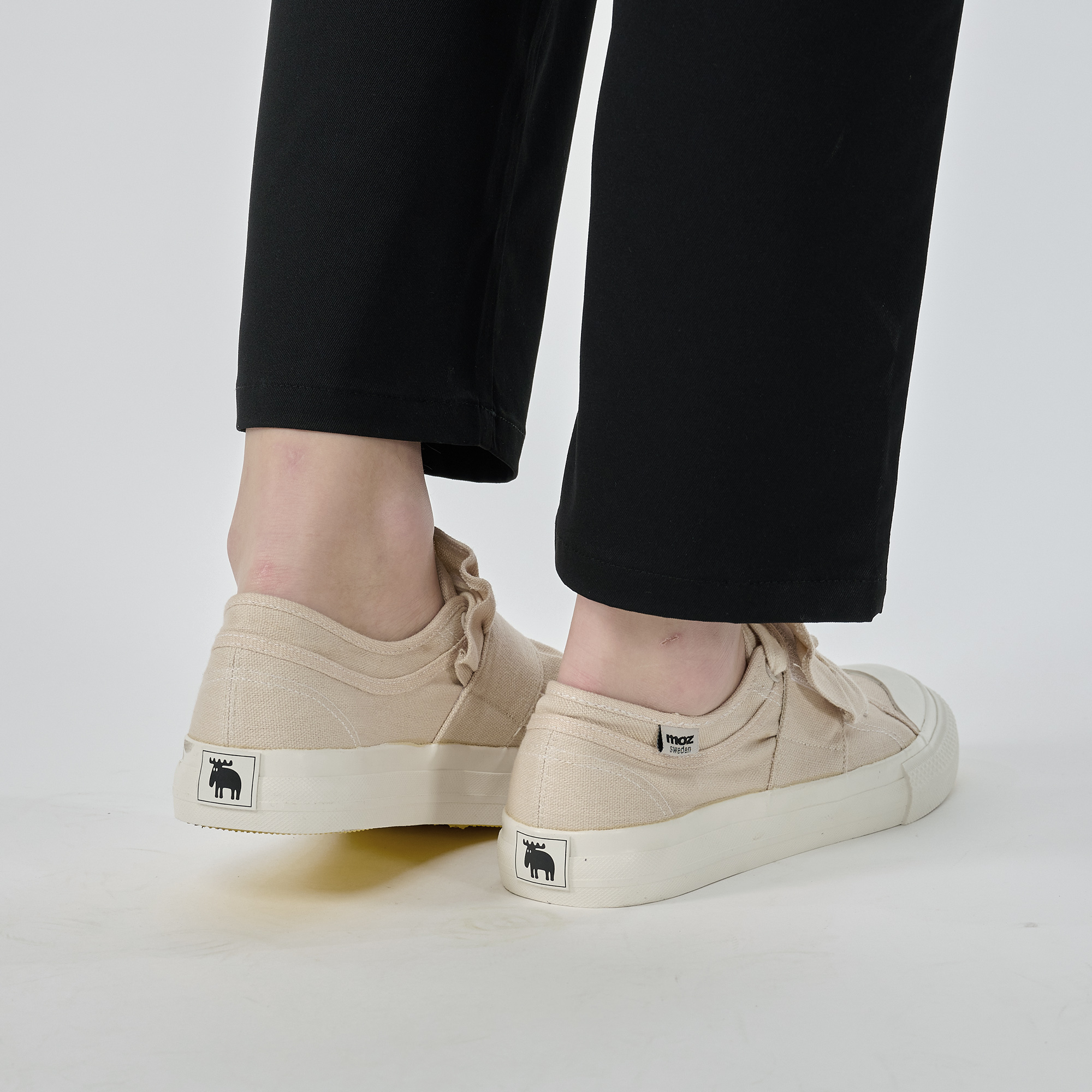 【惜福商品$799】moz瑞典 駝鹿 法式奶霜花瓣鞋(杏色)