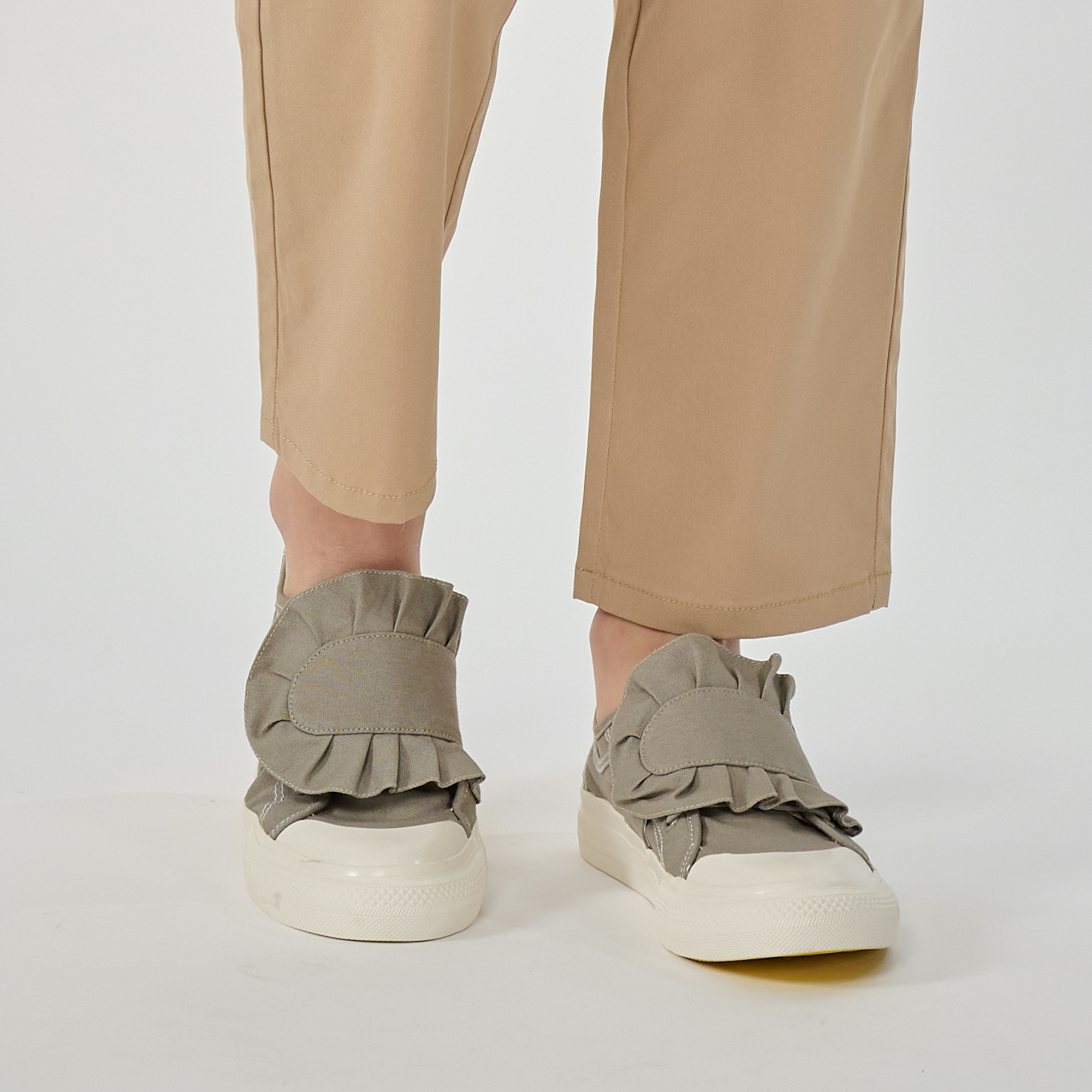 【惜福商品$699】moz瑞典 駝鹿 法式奶霜花瓣鞋(灰綠)