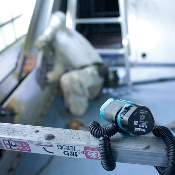 "MAKITA"牧田牌 充電式抓緊式電筒(鋰10.8V)