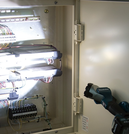 "MAKITA"牧田牌 充電式LED手電筒(鋰12V)