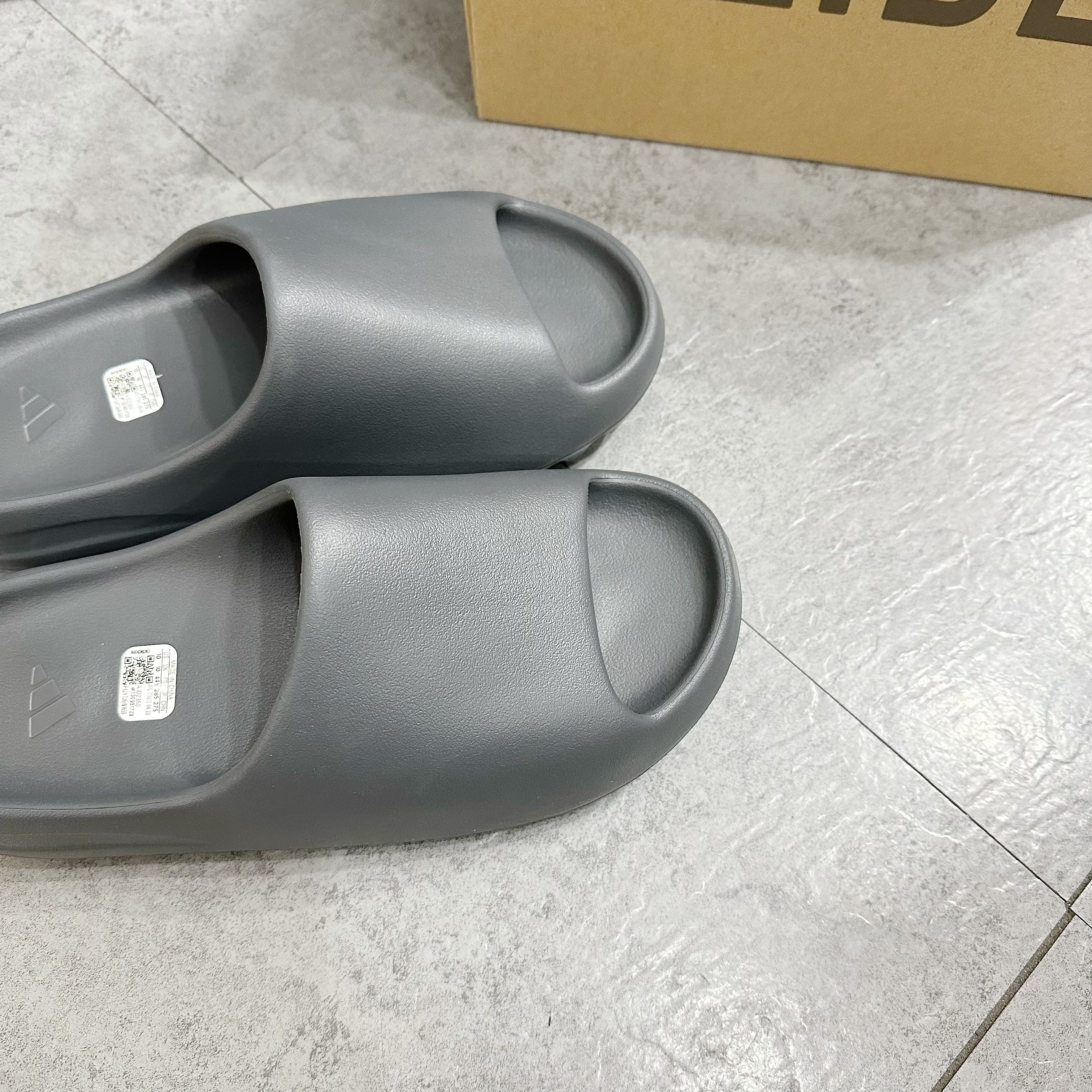 adidas YEEZY Slide 