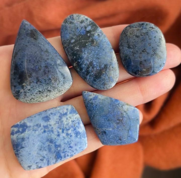 [原石] 藍線石 水晶墜面