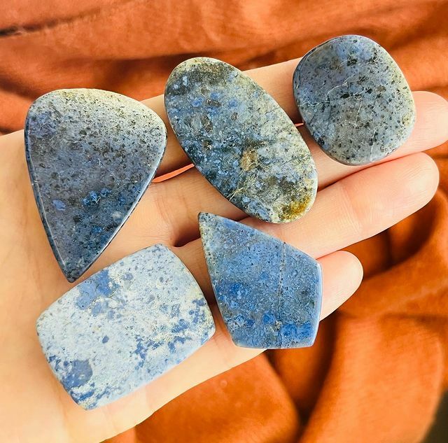 [原石] 藍線石 水晶墜面