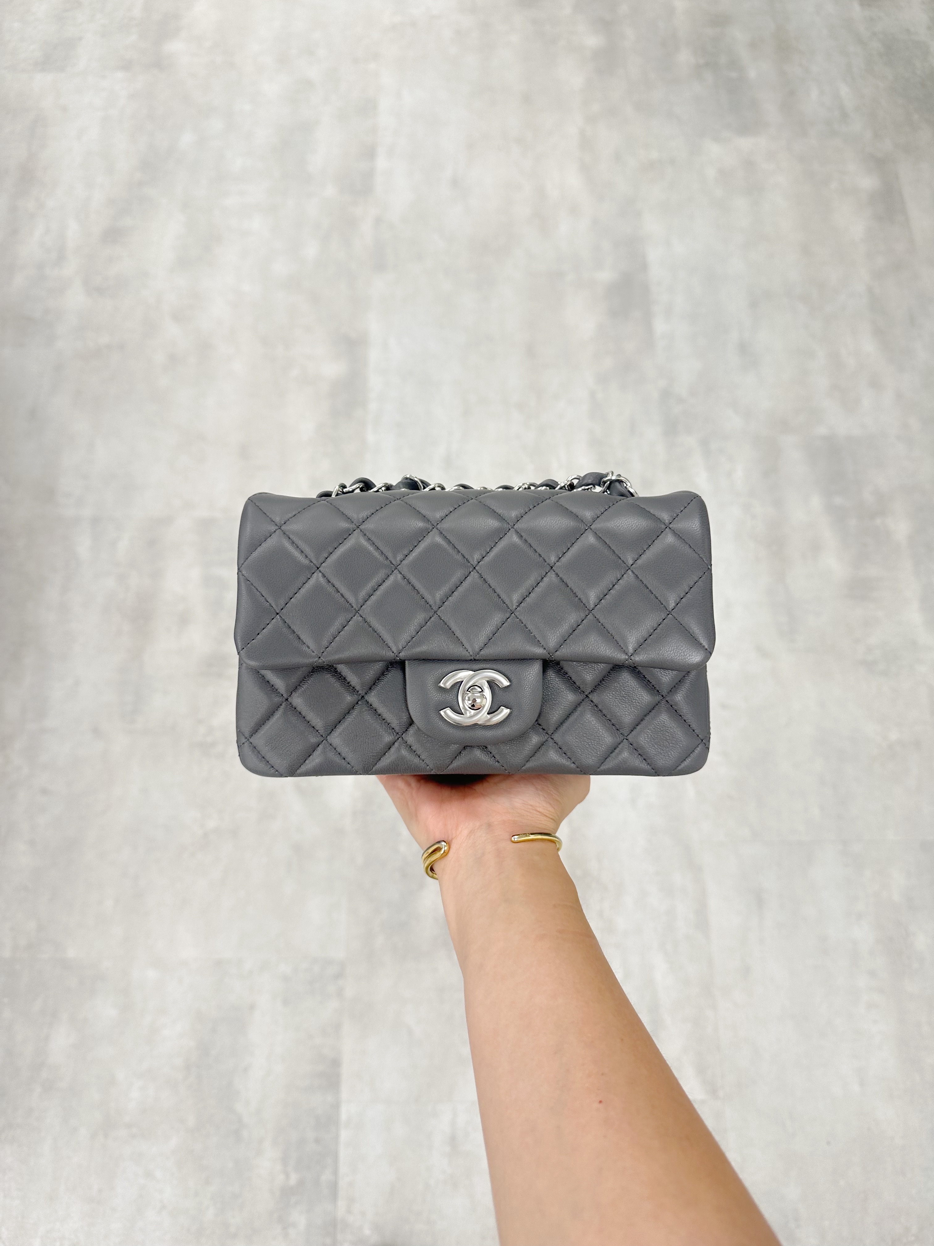 Chanel Mini Classic Flap Bag 20cm (A69900)