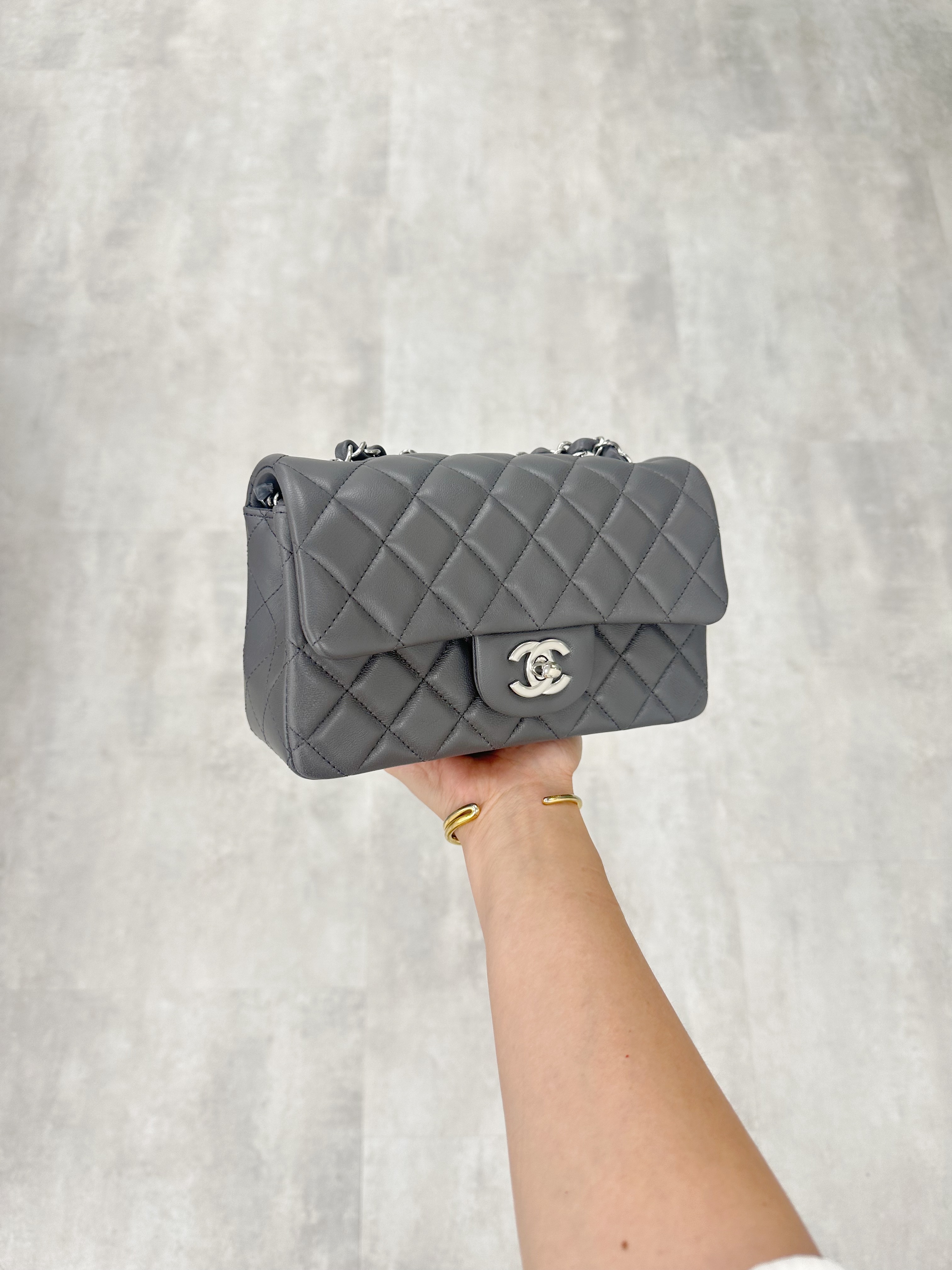 Chanel Mini Classic Flap Bag 20cm (A69900)