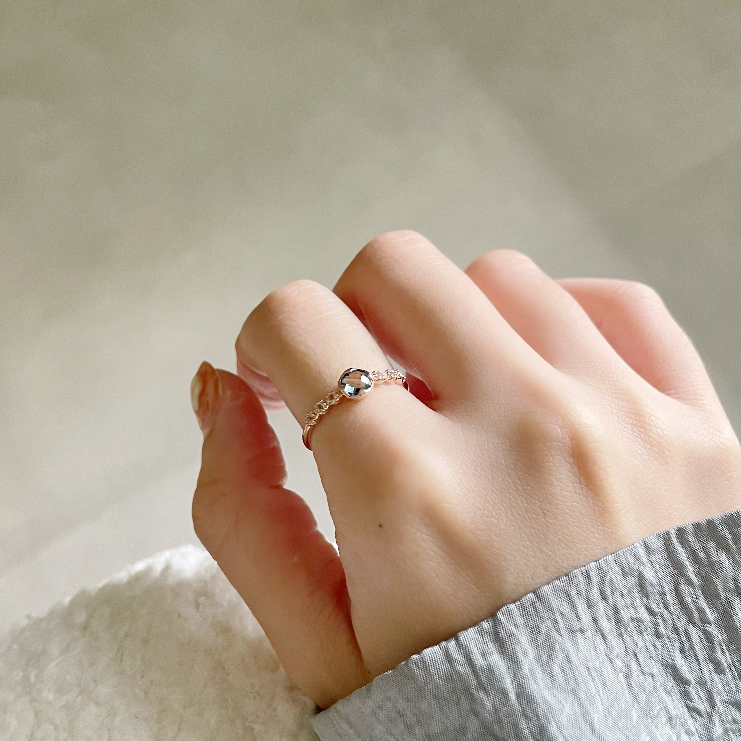 華麗圓四爪倫敦托帕石戒指