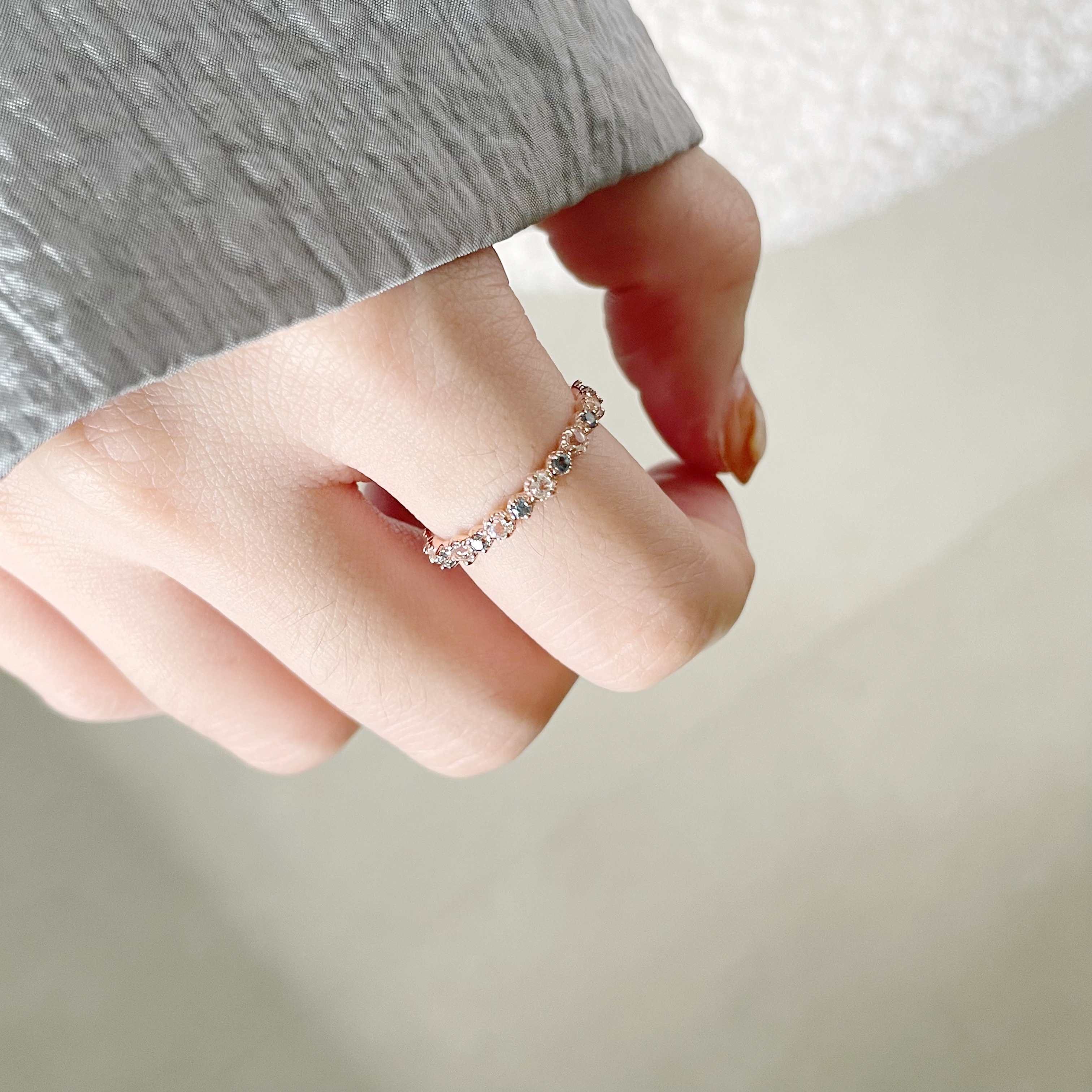 整圈小四爪倫敦托帕石戒指