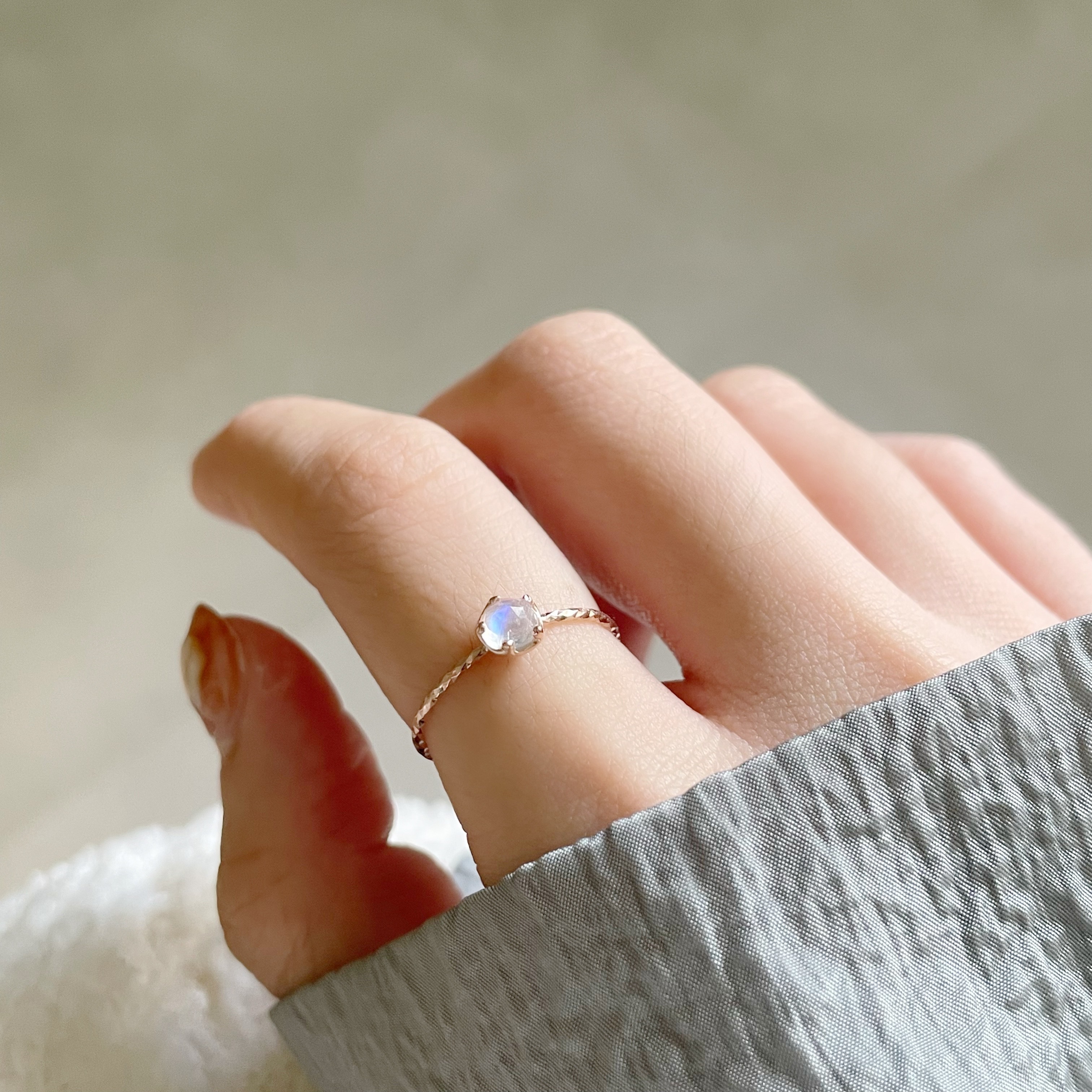 小皇冠月光石戒指