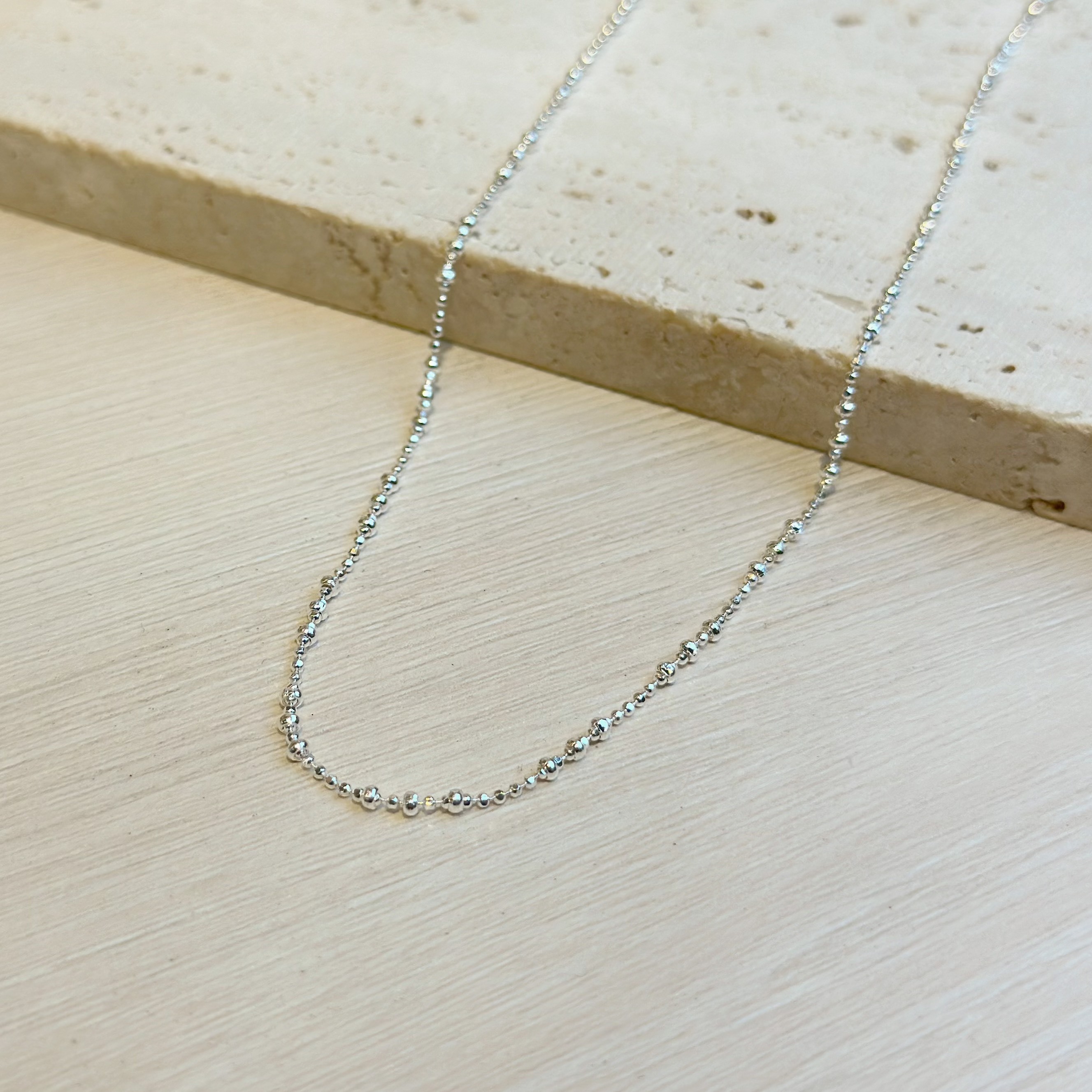 襯托．切面圓珠純銀鎖骨鏈