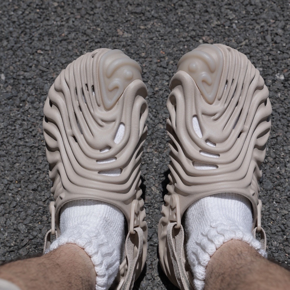 代購 SALEHE BEMBURY x CROCS POLLEX CLOG 杏仁咖色 指紋鞋 潮流運動 涼拖鞋 207393-2DO