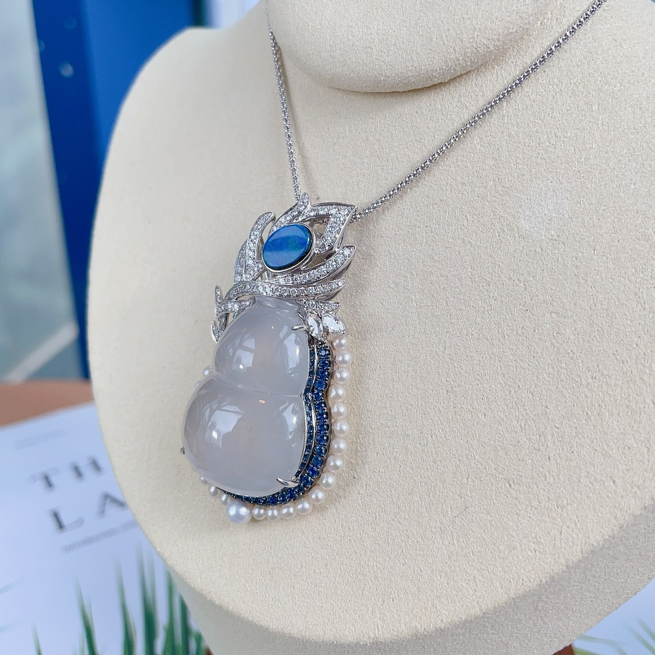 18K金鑽石藍寶石Opal 天然冰種白玉（A玉）-葫蘆造型