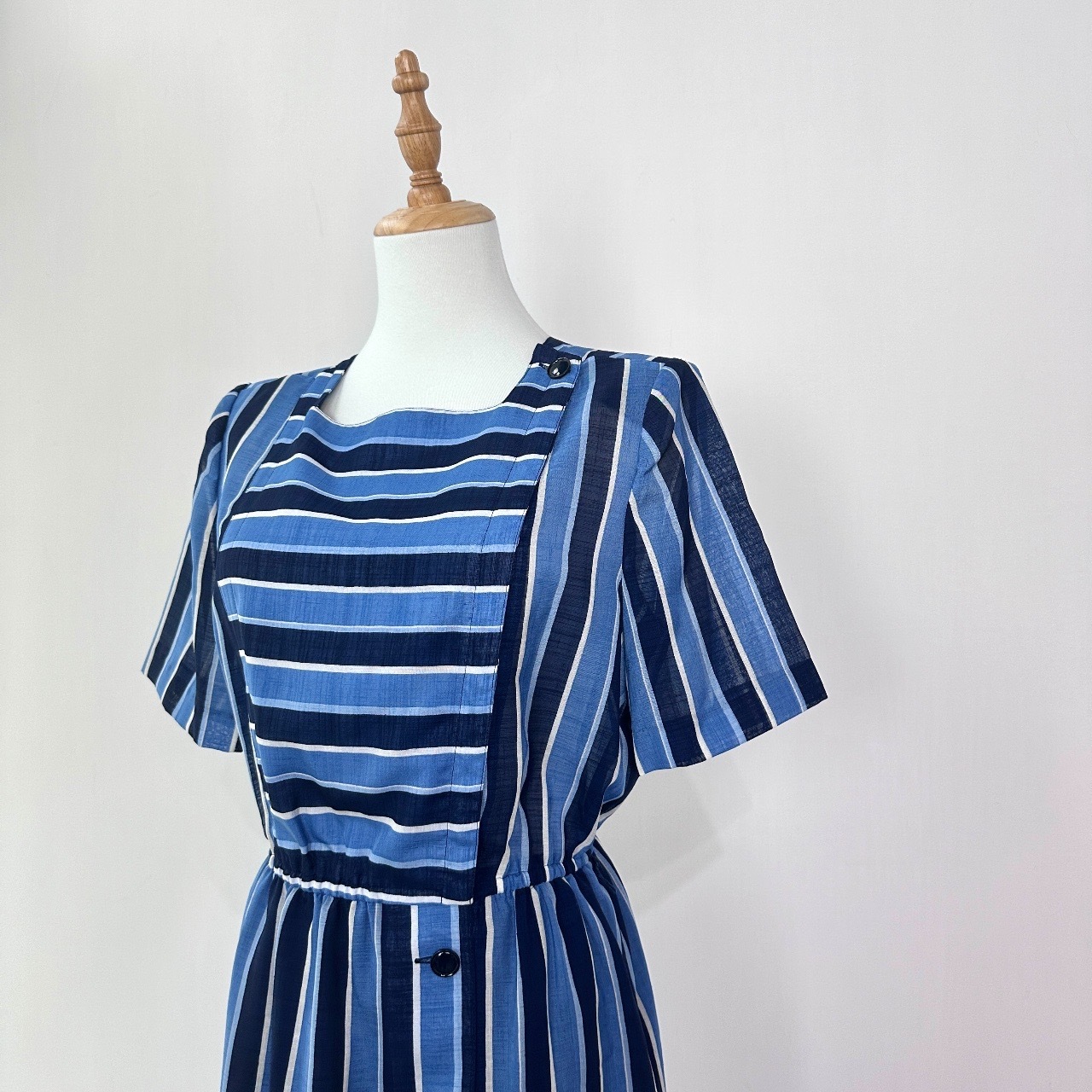 深淺藍色間條連身裙