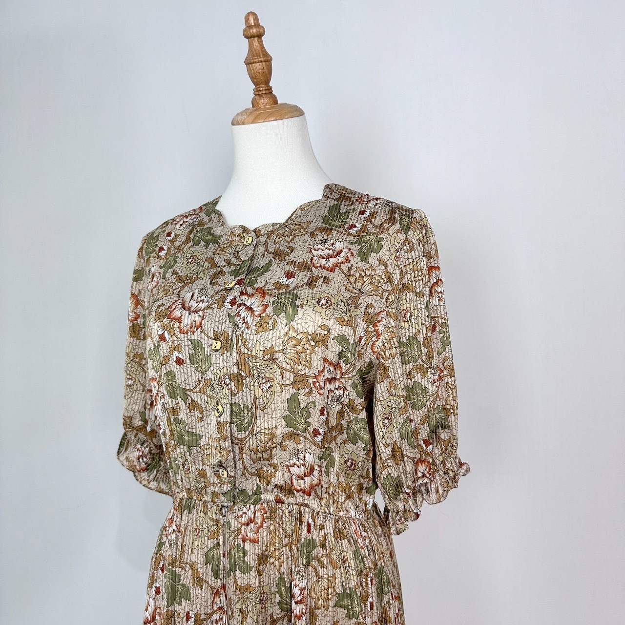 秋日色調花瓣領連身裙