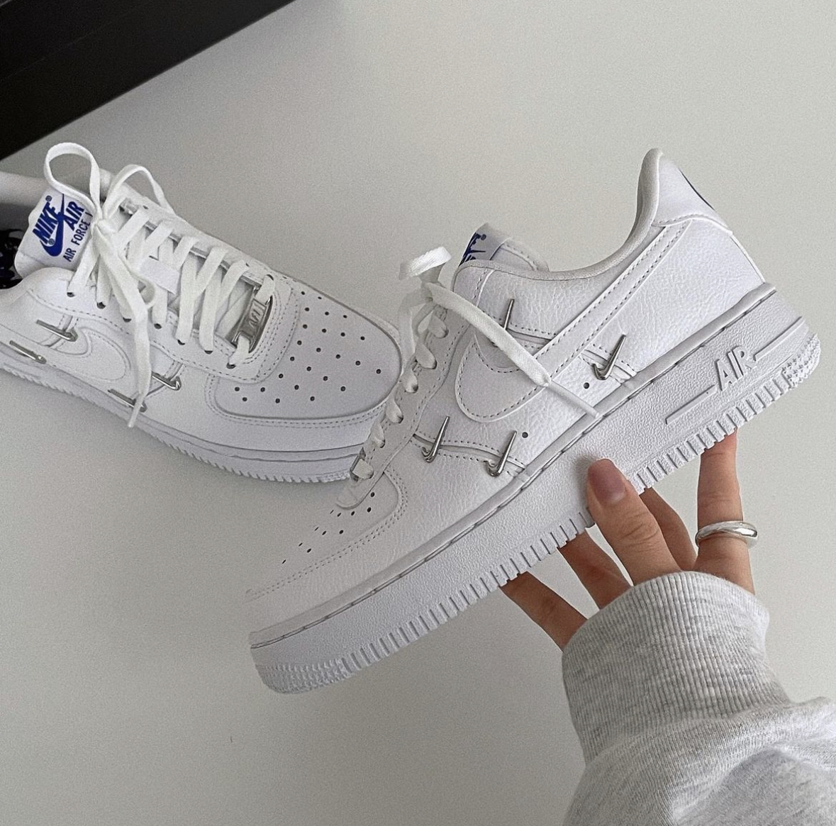 Nike Air Force 1 白色 全白 小銀勾 銀鞋扣 泫雅同款 四勾 藍白 CT1990-100/預購