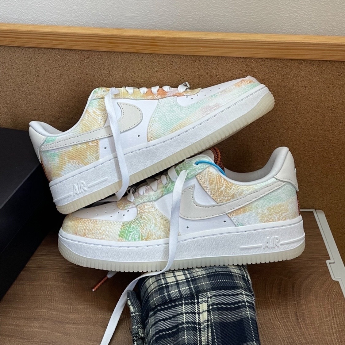 Nike Air Force 1 Low 白色扎染 彩色渲染 腰果花 帆布拼接 水晶底女鞋FJ7739-101