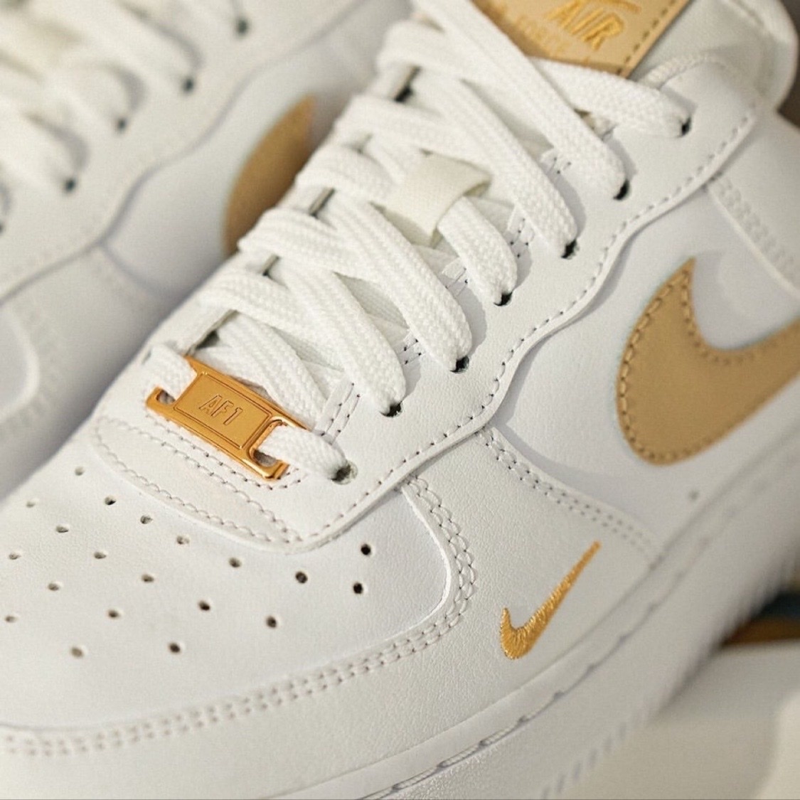Nike Air Force 1 Low '07 Essential 小金勾 白金 CZ0270-105