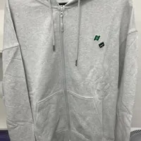 [S] NERDY DNA WAPPEN HOODIE ZIP UP (OVER FIT),MELANGE WHITE, PNES23KE084606 (SN294)