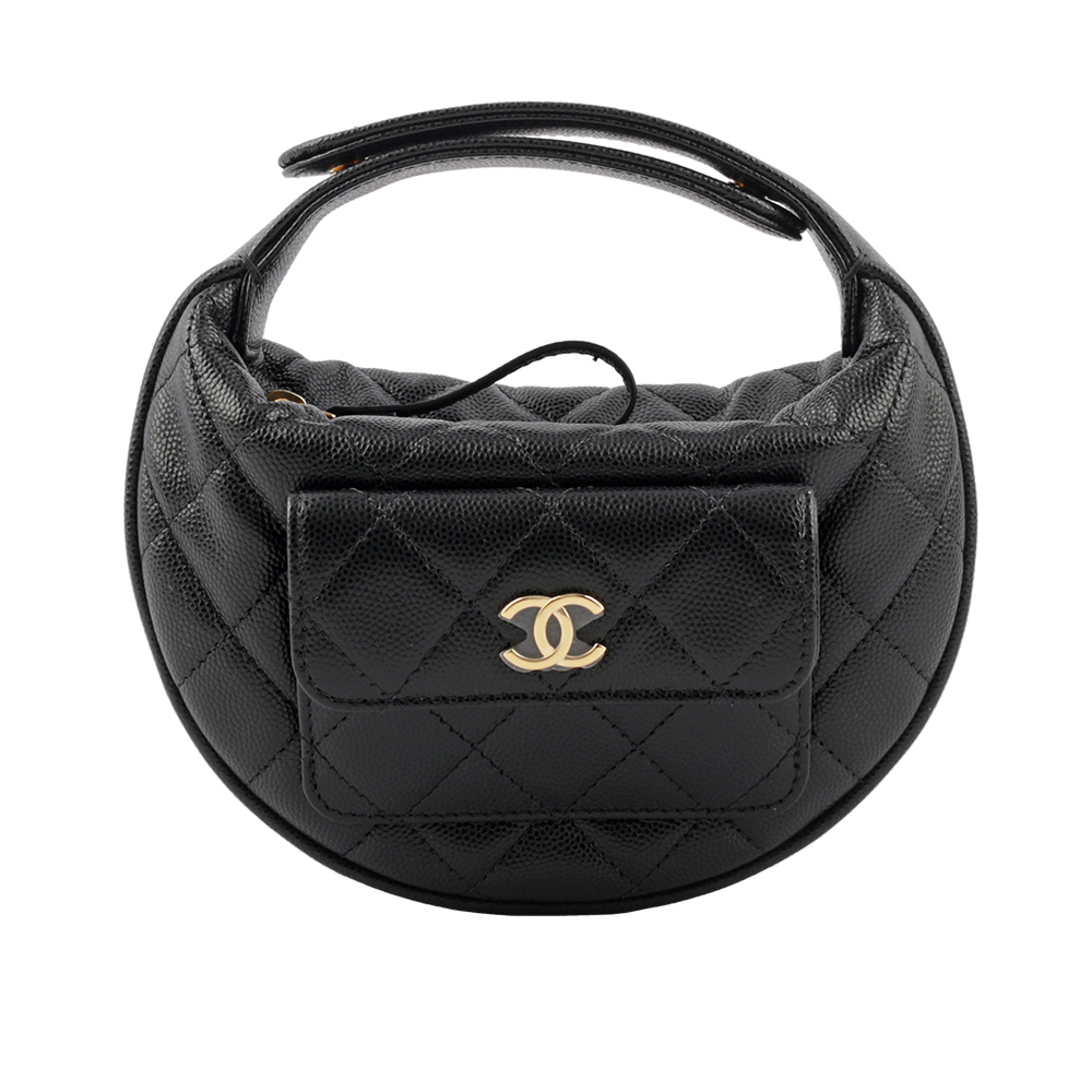 【CHANEL】金色CC Logo 粒紋牛皮迷你手提彎月包/呼拉圈包(黑色) AP3467 B13649 94305