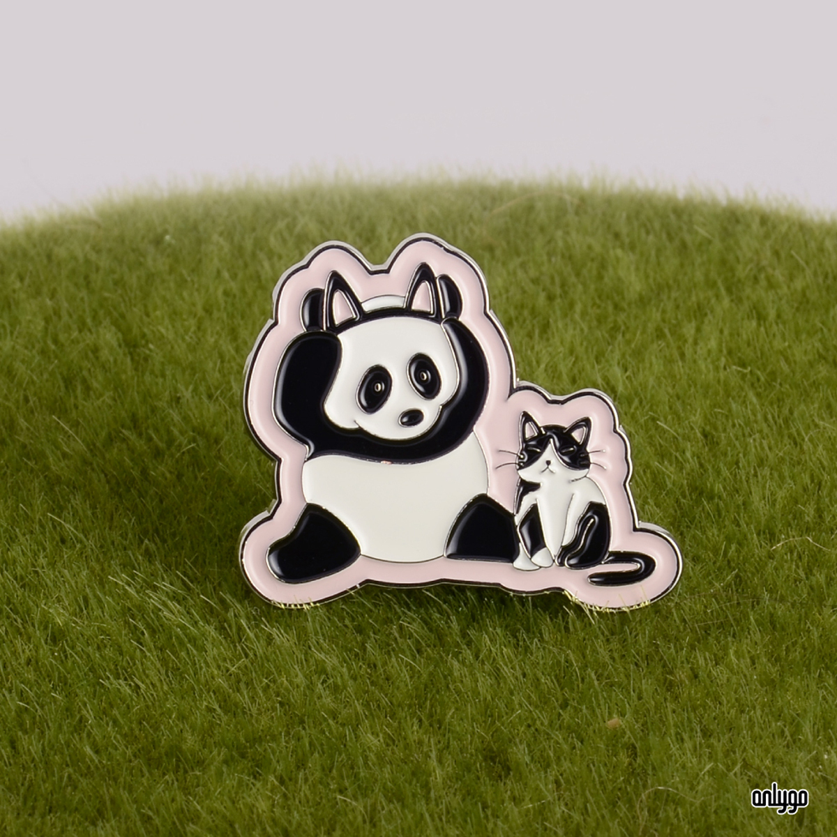 パンダかくれんぼバッジ - タキシード猫