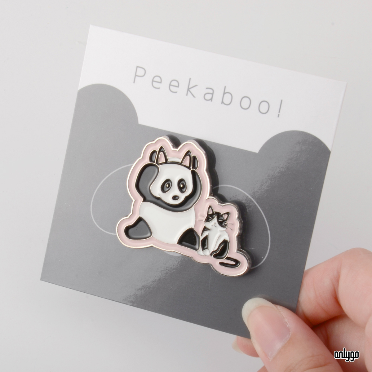 パンダかくれんぼバッジ - タキシード猫