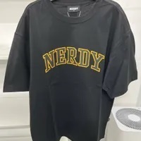 [S] NERDY ARCH LOGO S/S T-SHIRT (NERDY ORIGIN FIT),BLACK, PNEU23KG120105 (SN307)