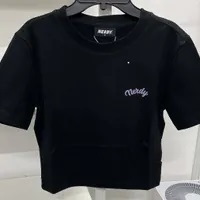 [S] NERDY W'S CURSIVE LOGO CROPPED S/S T-SHIRT (SLIM FIT),BLACK, PNES23KG090104 (SN310)