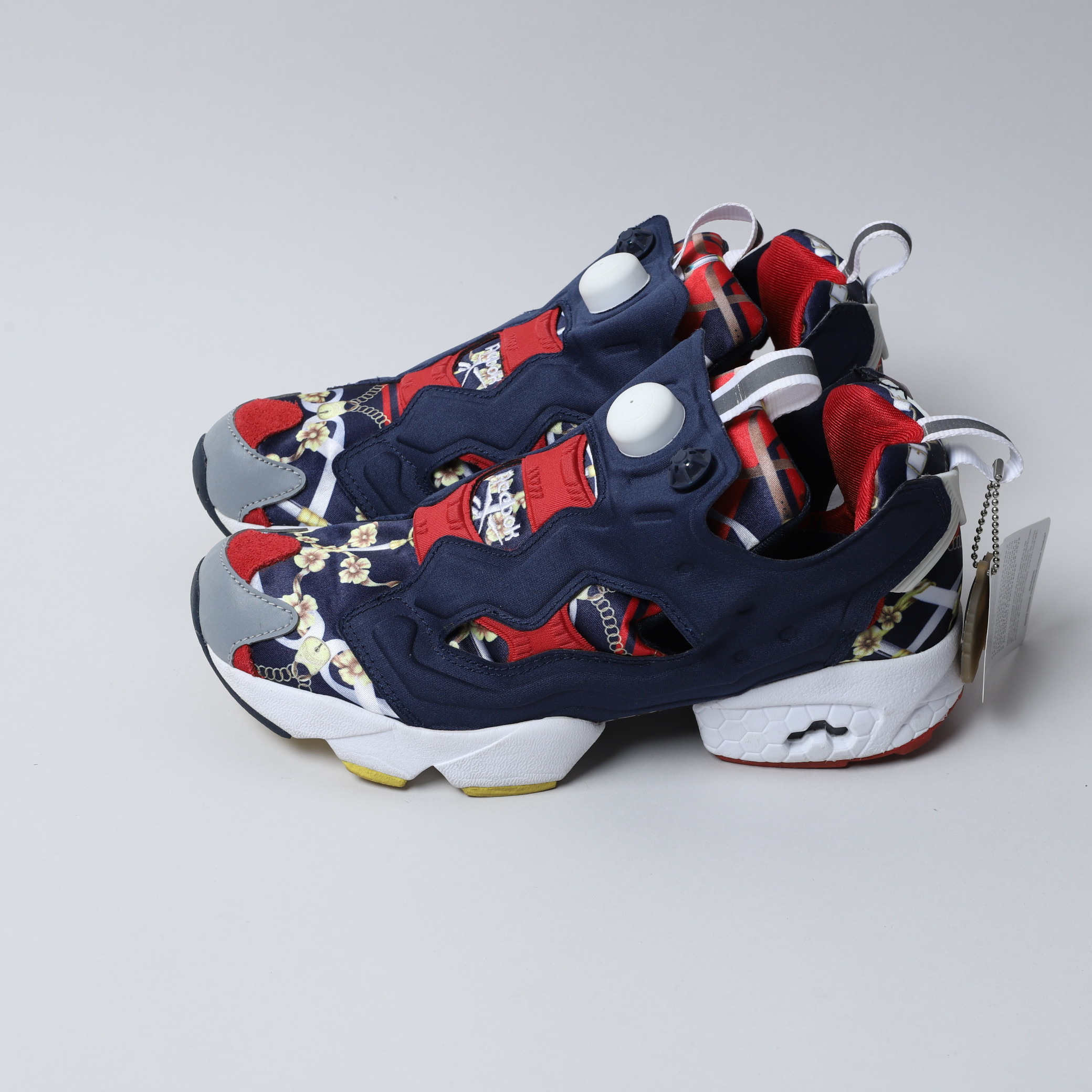【二手 US7.5/25.5CM】REEBOK X INVINCIBLE INSTAPUMP FURY OG 聯名 絲巾 充氣跑鞋【M48459】