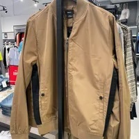 [S] DKNY LOGO TAPE BOMBER JACKET,CAMEL, M3231507-CAM (SD659)