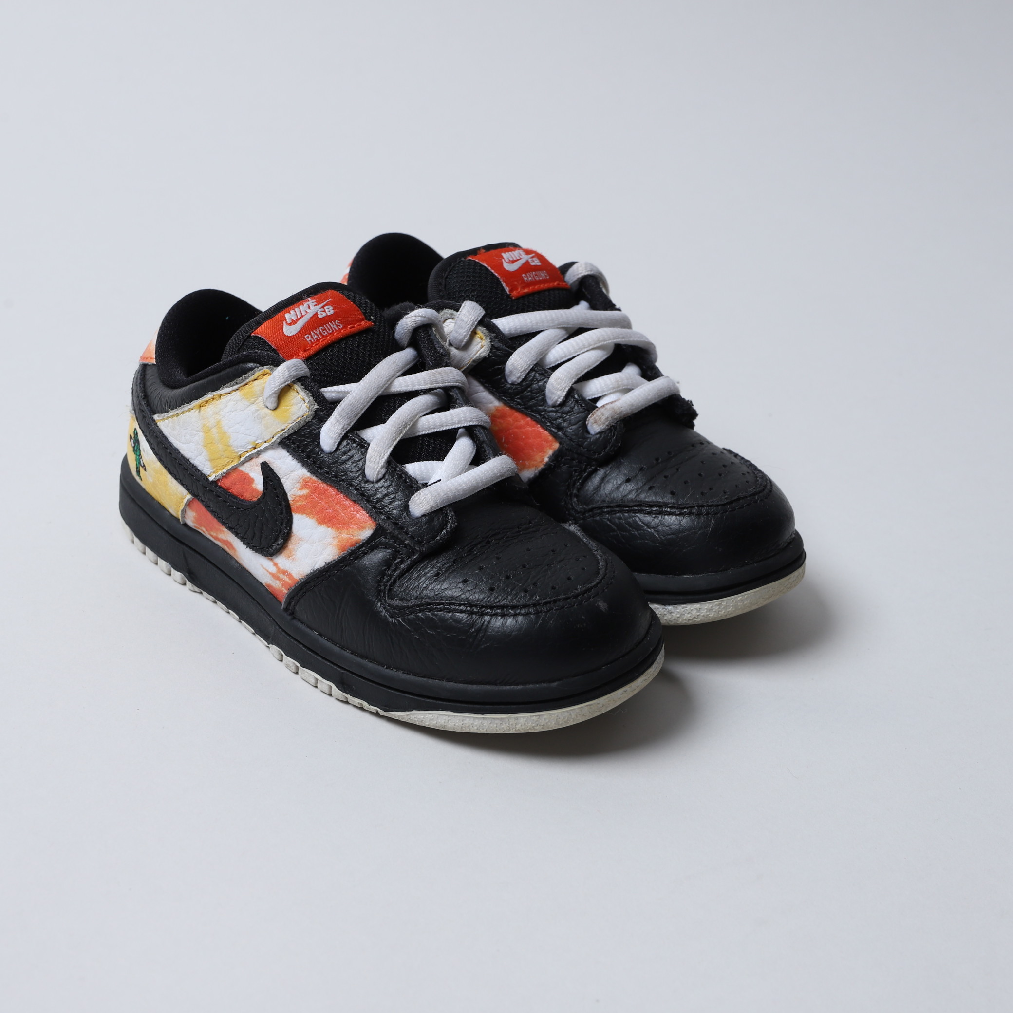 【二手9C/15CM】NIKE SB DUNK LOW RAYGUN TIE-DYE BLACK 中童 潑漆 滑板 籃球 仙人掌【CJ1396-001】