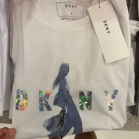 [S] DKNY METALLIC WALKING GIRL TEE,WHITE/SILVER, B1260083-WTL (SD665)