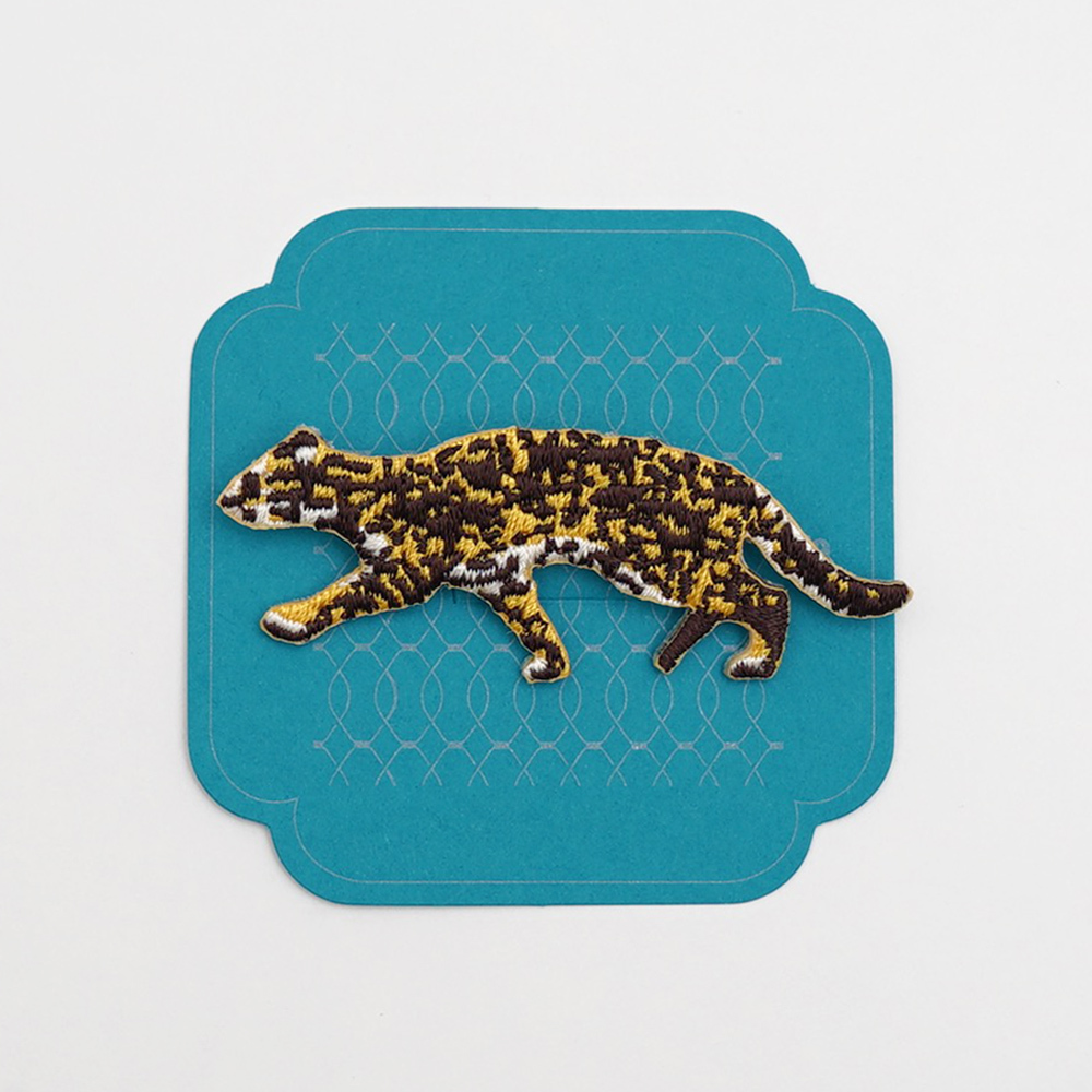 織片別針，各種台灣在地物件造型，手工編織細節，時尚配件