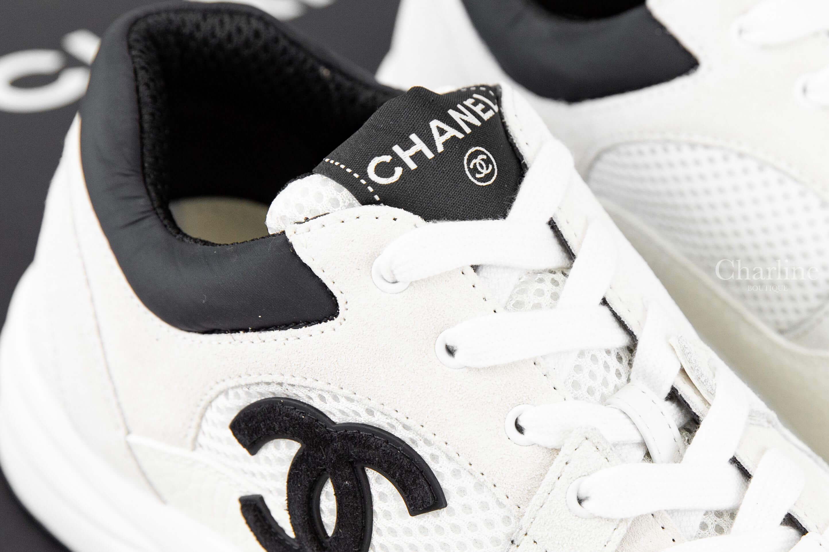 Chanel Trainers 白色網狀布面拼白麂皮黑CC小牛皮運動鞋