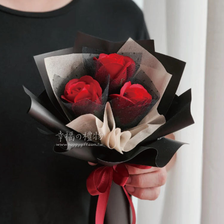 三朵紅色黑色包裝玫瑰香皂花網紗版,桃園花店,幸福禮物婚禮小物,Five Roses Soap Flower Mesh Version,Taoyuan Florist