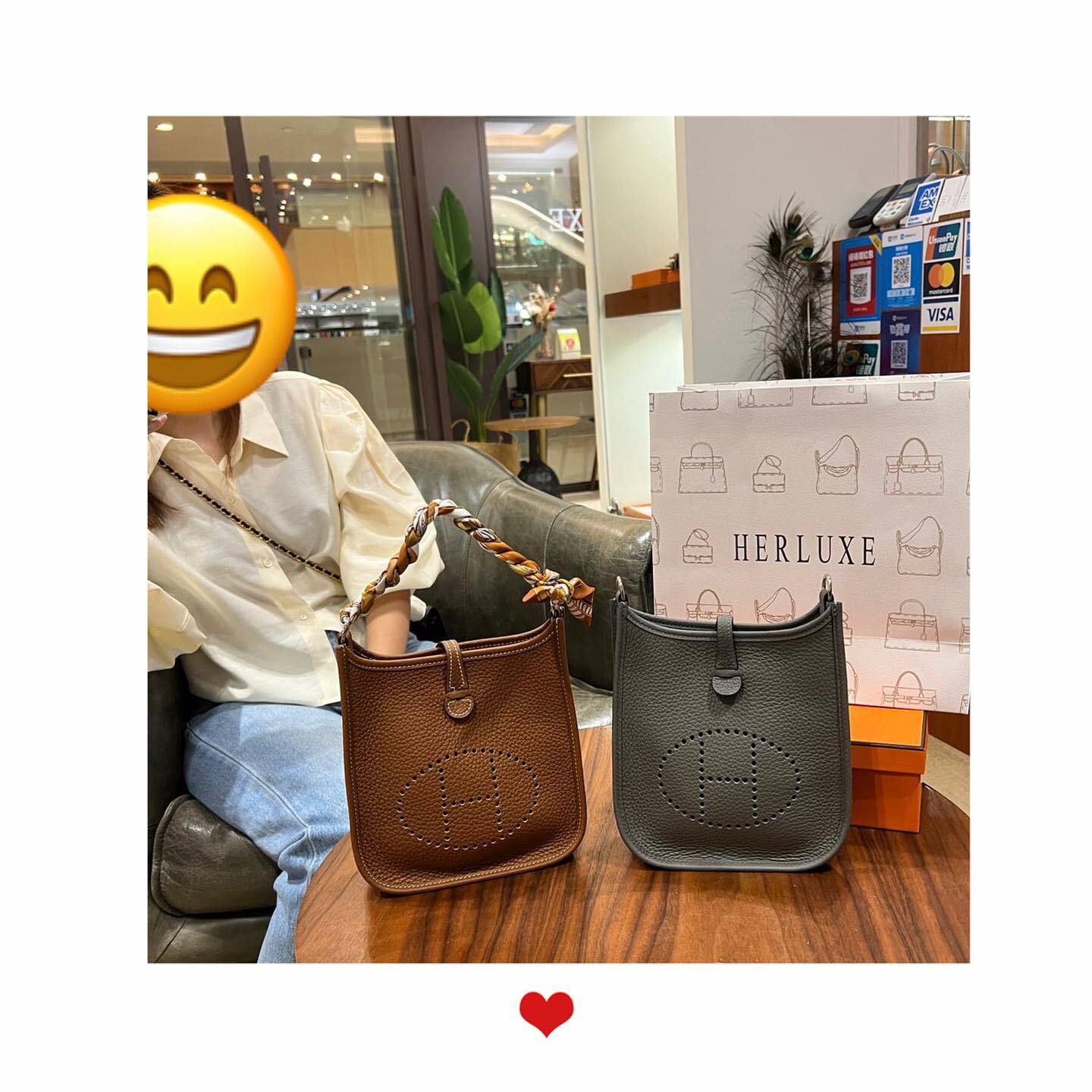 爽快靚靚睇直播同朋友一起落單 mini E🎉 埋Twilly🎀 非常鐘意😍 佢哋覺得HERLUXE直播價很吸引🤩 爽快埋單🛍️ 一直都有關注我哋專頁❤️ 多謝你哋嘅支持與信任🫶