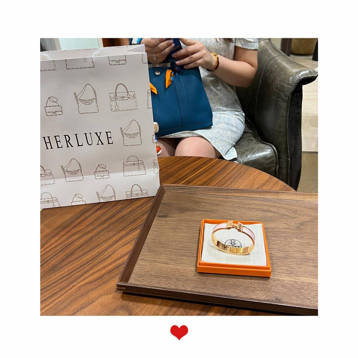 爽快靚靚睇直播後來店買咗手鐲🎉 靚靚一直有關注HERLUXE直播🫰仲對mini E很有興趣💕 多謝你嘅支持🫶